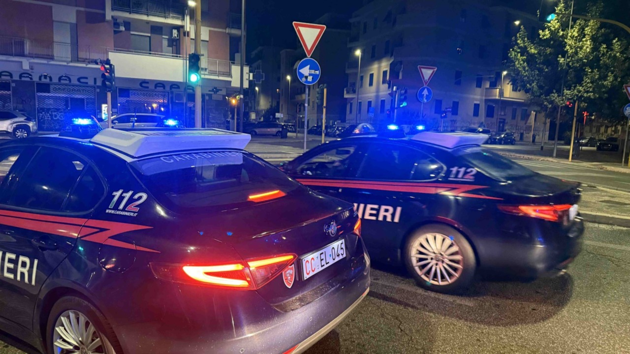 Adesivo neofascista nella caserma di Marina di Pisa: indagine interna