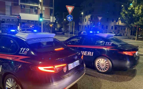 Adesivo neofascista nella caserma di Marina di Pisa: indagine interna