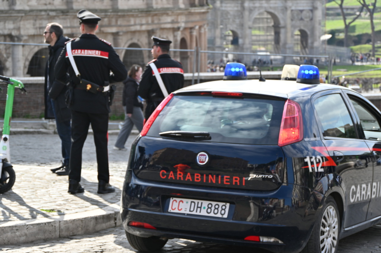 Tredici denunce per alcol, droga e armi sulle strade pisane