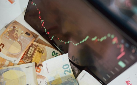 Bonus per luce e gas, domande entro il 2 ottobre
