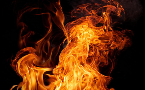 Incendio a Migliarino: sequestrato capannone per indagini