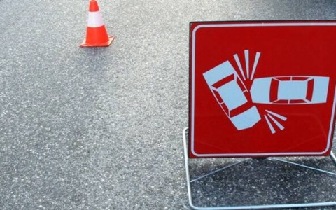 Incidente stradale: auto nel fosso con tre figli a bordo
