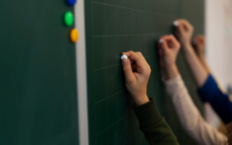 Libri scolastici, oltre 300 euro nei primi anni dei cicli