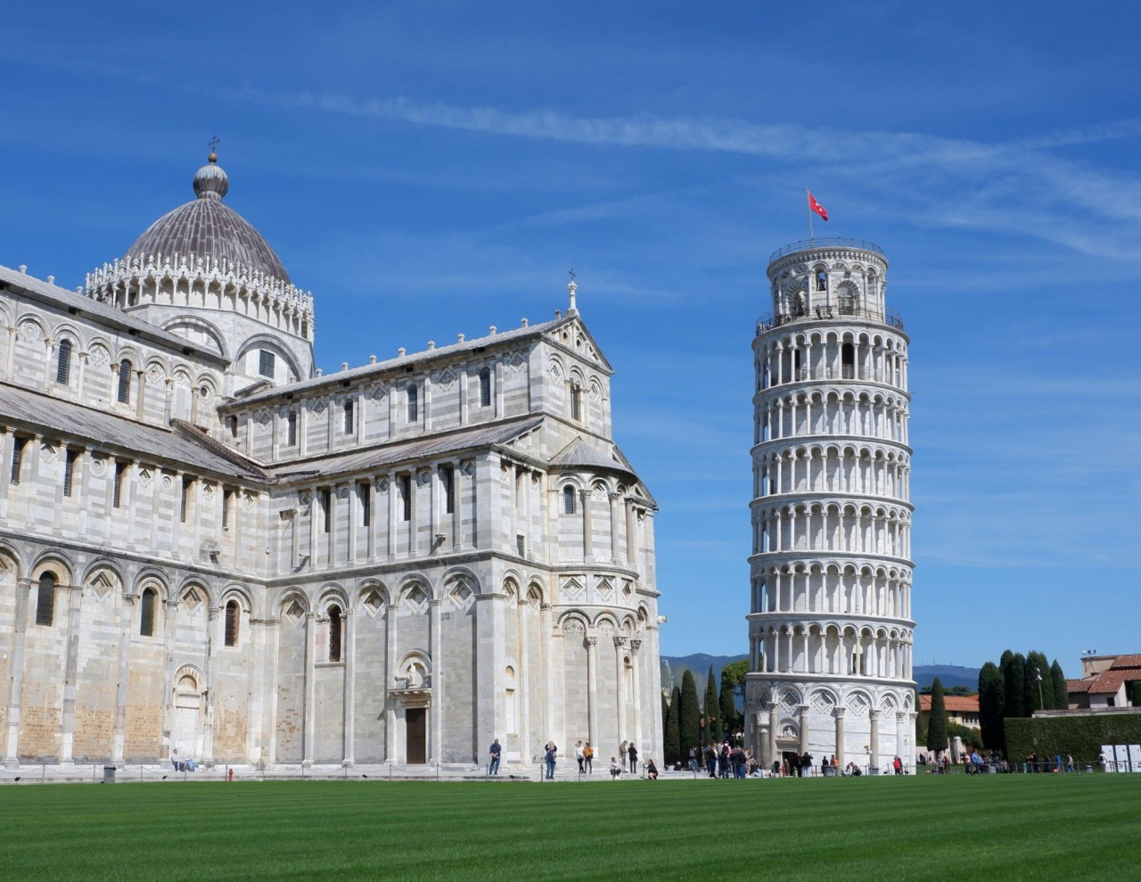 A Pisa, 500 alunni compongono pace ai piedi della Torre